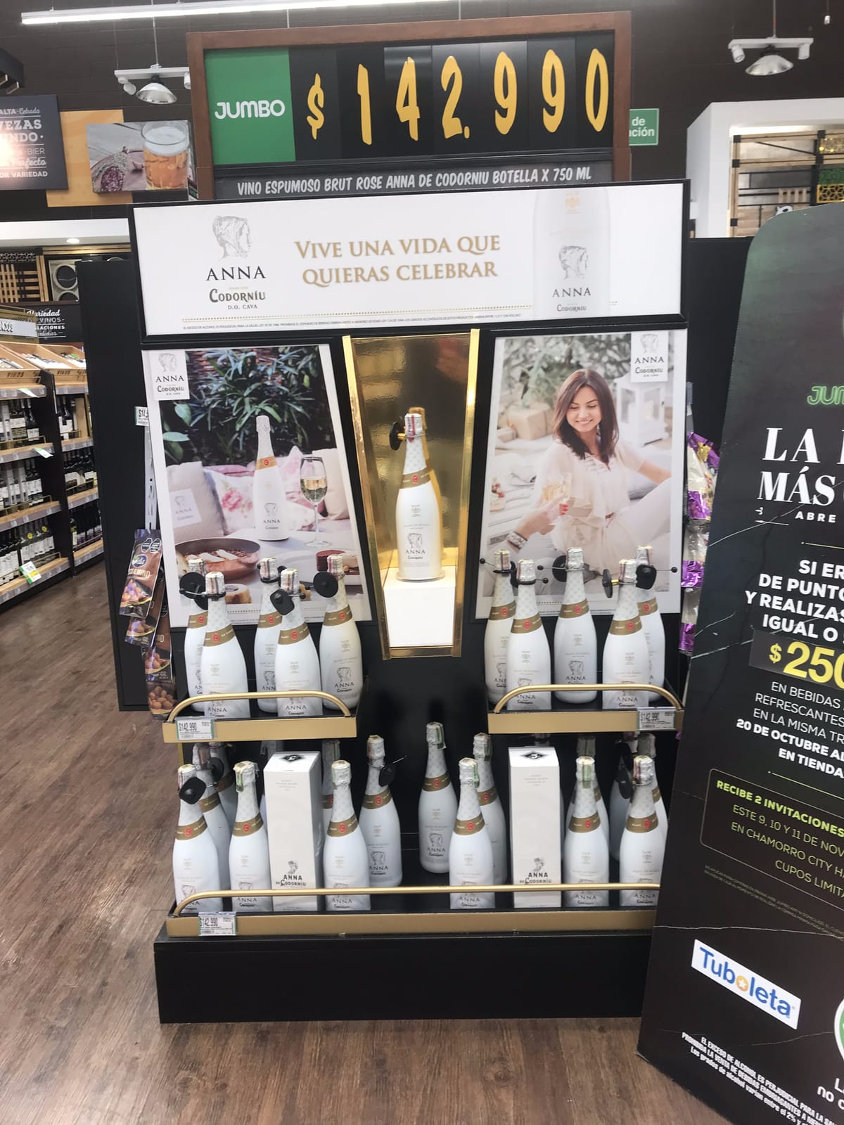 Anna de Codorniu at Binny's